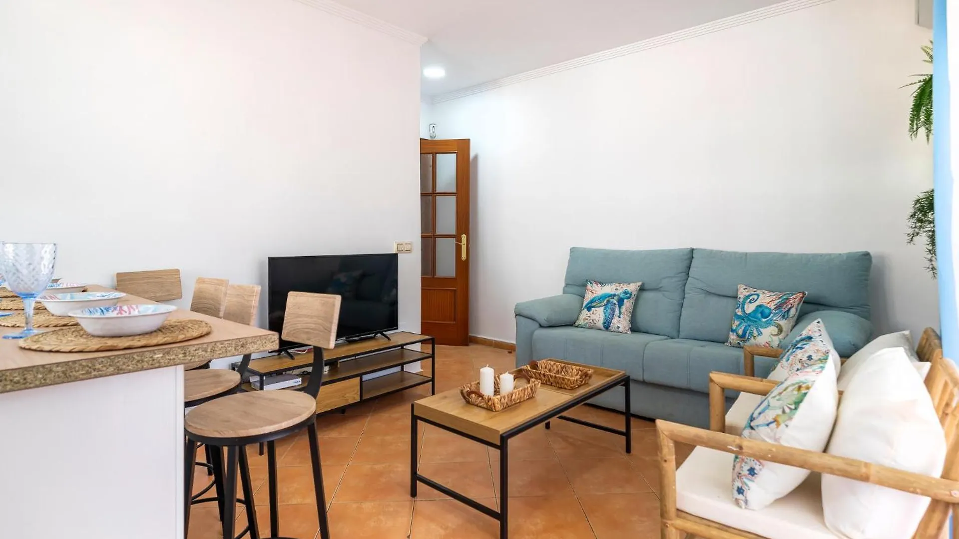2 Bedroom Nice Apartment In בנאלמדנה