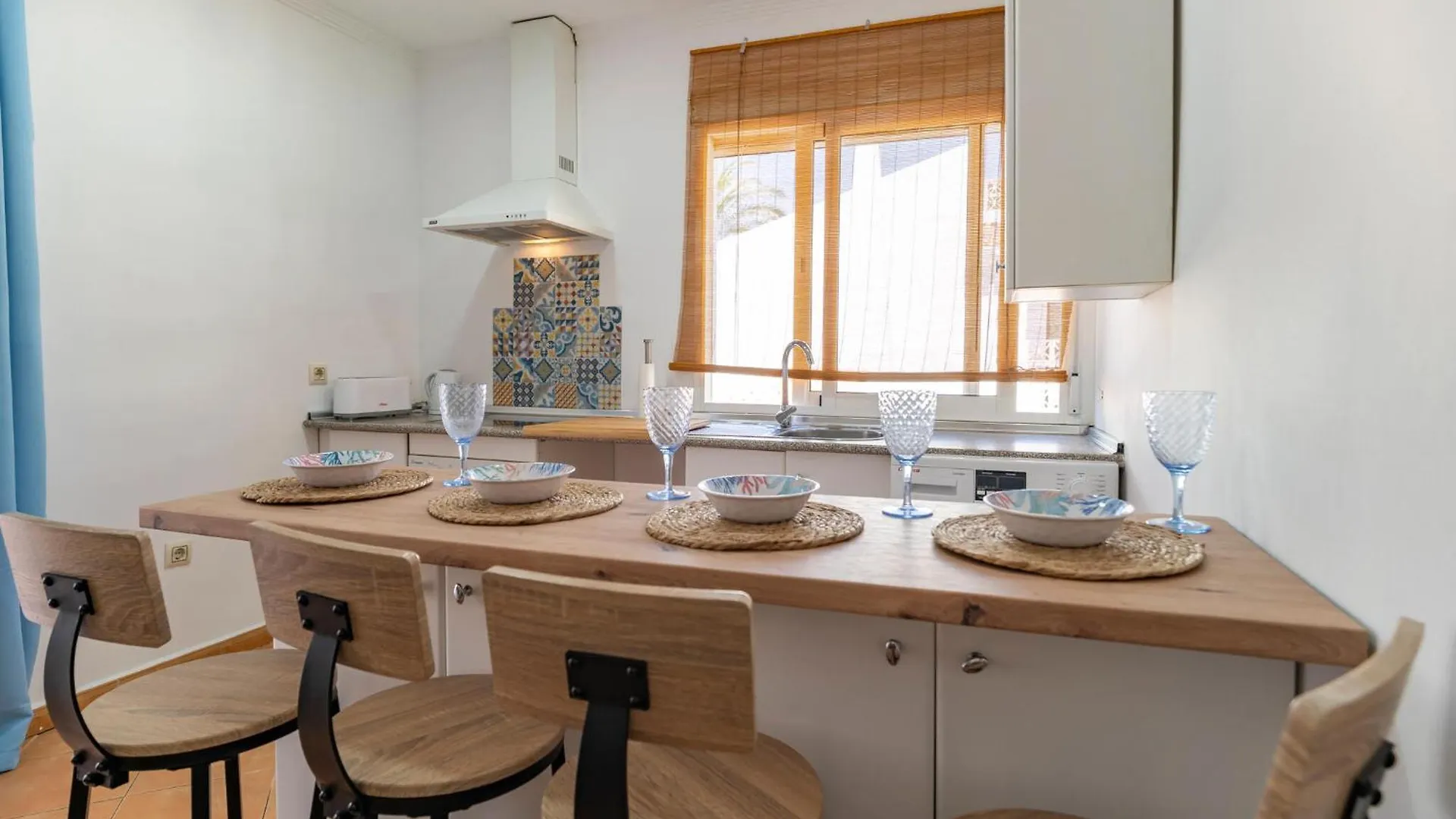 2 Bedroom Nice Apartment In Benalmadena